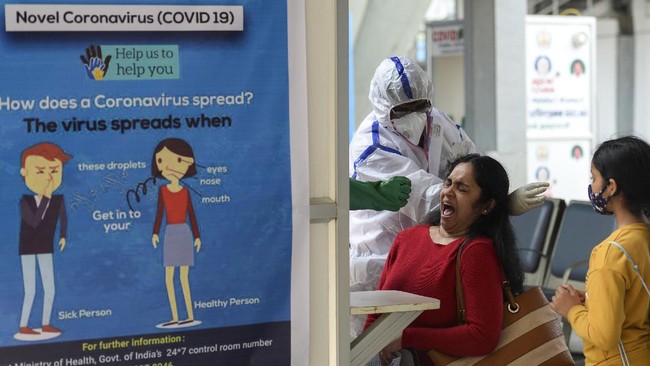 Inggris memutuskan untuk menaikkan level waspada Covid-19 setelah mencatat lonjakan infeksi corona varian Omicron hingga total menjadi 3.137 kasus.