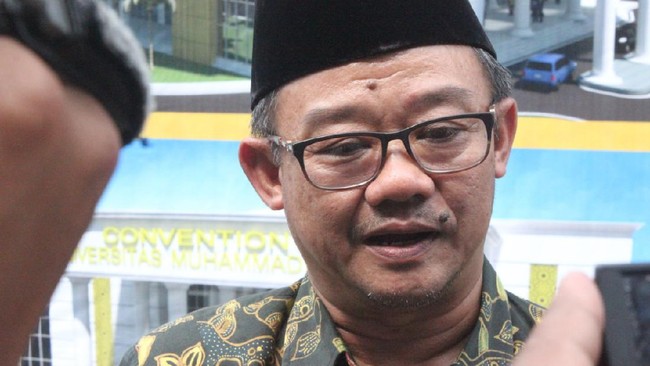 Sekretaris Umum PP Muhammadiyah Abdul Mu'ti mengkritik Lion Air karena sering terlambat dan tak pernah minta maaf ke penumpang.