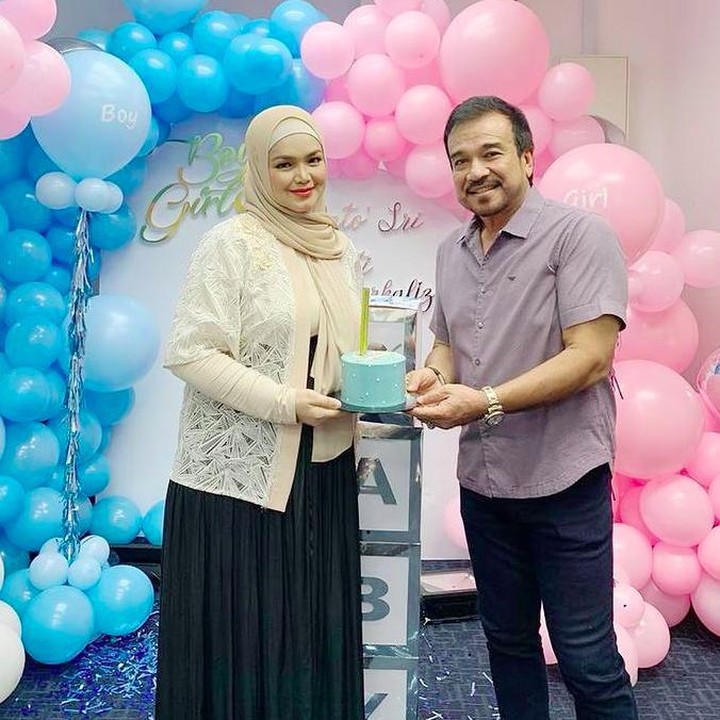<p>Kabar kehamilan Siti Nurhaliza tentu disambut baik. Pasalnya, ia menunggu kehamilan anak pertama selama 12 tahun. (Foto: Instagram @ctdk)</p>
