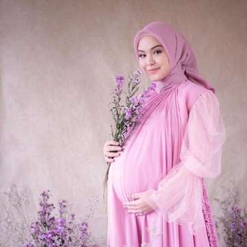 img-title Selamat! Vebby Palwinta Melahirkan Anak Pertama