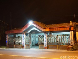 Densus 88 Gerebek Kantor Travel Haji dan Umroh di Mojokerto
