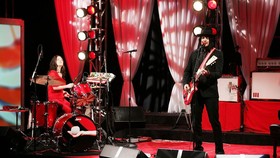 Dongeng Makhluk Mitos di Video Klip 1,5 Jam The White Stripes