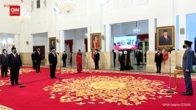 VIDEO: Momen Jokowi Lantik 6 Menteri dan 5 Wamen Baru