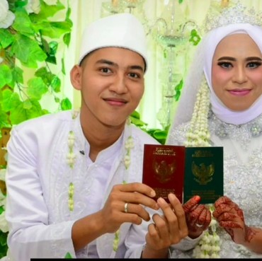 Viral Guru Nikahi Mantan Murid, Kisah Cinta nan Penuh Perjuangan
