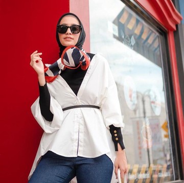 5 Inspirasi Hijab Outfit dengan Belt ala Influencer Mega Iskanti