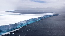 Gunung Es Terbesar Lelehkan 152 Miliar Ton Air ke Laut dalam 3 Bulan
