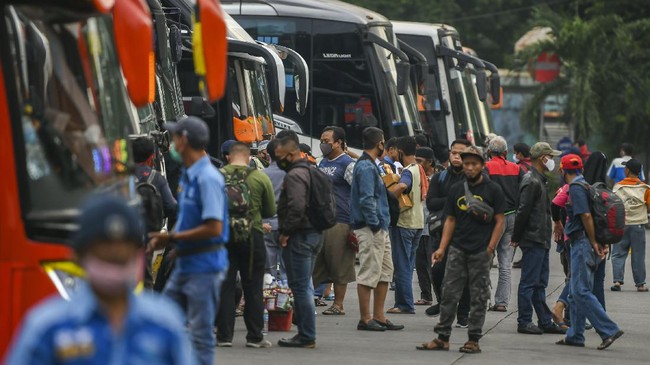 Pemesanan tiket bus antar kota antar provinsi (AKAP) naik 60 persen jelang larangan mudik pada 6-17 Mei 2021.
