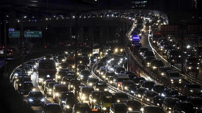 Jasa Marga mencatat 484 ribu mobil meninggalkan Jabodetabek pada H-3 libur Isra Miraj dimulai Jumat (25/2) hingga Minggu (27/2).