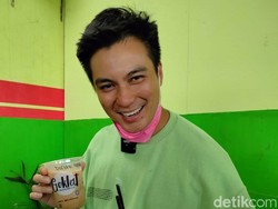 Jelang Ultah Kiano, Baim Wong Bagi-Bagi Minuman Gratis