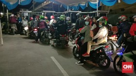 Antrean Penumpang Sempat Mengular di Pelabuhan Merak