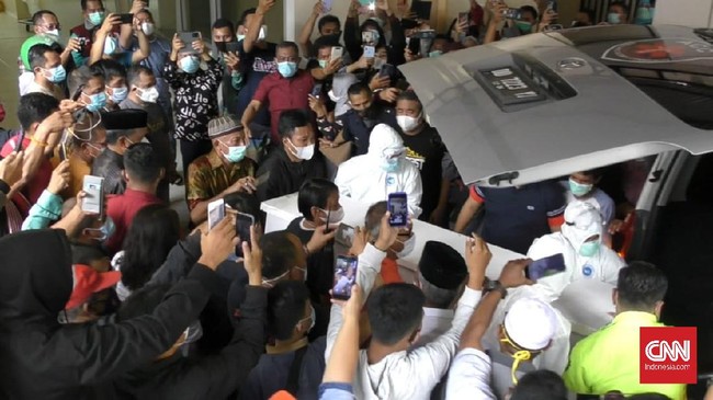 Bupati Luwu Timur Thoriq Husler yang juga calon bupati petahana menang dalam Pilkada 2020.