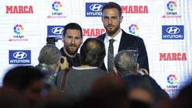 Messi Bikin Bingung Oblak: Matanya ke Bola, Tapi Bisa Melihat