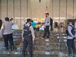 Jelang Misa Natal, Jibom Polda Jatim, Sterilisasi Gereja di Sidoarjo
