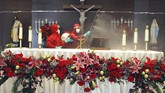 FOTO: Sterilisasi Gereja Jelang Perayaan Natal 2020 Polisi melakukan sterilisasi sejumlah gereja di untuk mencegah ancaman bom saat perayaan Natal 2020. Selain itu, polisi juga menyemprotkan disinfektan.