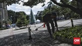 FOTO: Sterilisasi Gereja Jelang Perayaan Natal 2020 Polisi melakukan sterilisasi sejumlah gereja di untuk mencegah ancaman bom saat perayaan Natal 2020. Selain itu, polisi juga menyemprotkan disinfektan.