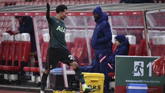Tottenham Hotspur kembali ke jalur kemenangan usai mengalahkan Stoke City. Namun, Jose Mourinho harus terlibat cekcok dengan gelandang Dele Alli.