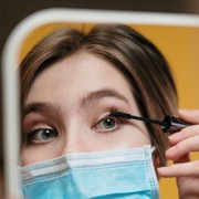 Tips Makeup Kondangan Flawless dan Awet Seharian Walau Pakai Masker