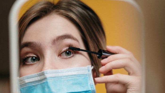 Tips Makeup Kondangan Flawless dan Awet Seharian Walau Pakai Masker