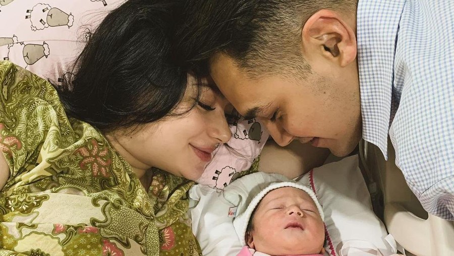 Asmirandah & Jonas Rivanno