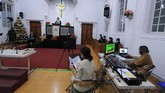 FOTO: Damai Natal dalam Pandemi Pandemi virus Corona dan protokol kesehatan tak menganggu khidmatnya perayaan Natal 2020 di penjuru Indonesia.