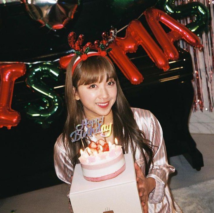 <p>Di Twitter dan Google, nama Dita Karang memuncaki trending topic lho. Banyak penggemar dan masyarakat Indonesia mengucapkan selamat ulang tahun untuknya. (Foto: Instagram @secretnumber.official)</p>