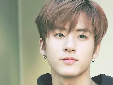 img-title Ketahuan Tak Pakai Masker, Eric The Boyz & Pihak Agensi Minta Maaf