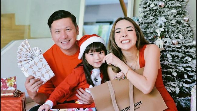 Gading Marten goes on a New Year’s break to London with Gempi and Gisel