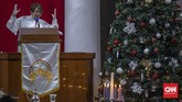 FOTO: Mendekatkan Diri pada Yesus dari Bangku yang Berjarak Umat Kristiani mengikuti misa Natal di GPIB Immanuel, Jakarta, pada Kamis (24/12), dengan protokol kesehatan yang ketat.