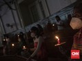 FOTO: Mendekatkan Diri pada Yesus dari Bangku yang Berjarak
