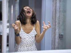 Aneh Tapi Nyata, Wanita Ini Menangis Darah Saat Menstruasi