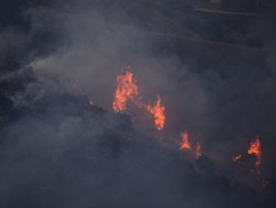 Kebakaran Hutan Terbesar di California Ratakan Hampir Seluruh Pusat Kota