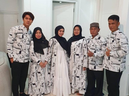 Ayah Lesti Kejora & Rizky Billar Foto Bareng, Didoakan Lancar Sampai Hari H