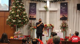 Tinjau Malam Natal, Plt Walkot Surabaya Doakan Risma Amanah
