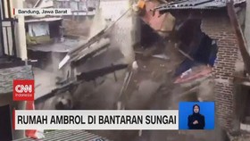VIDEO: Rumah Ambrol di Bantaran Sungai