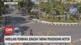 VIDEO: Ambulans Pembawa Jenazah Tabrak Pemotor