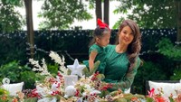 5 Foto Farah Quinn & Anak Meriahkan Natal, Netizen Kembali Heboh soal Agama