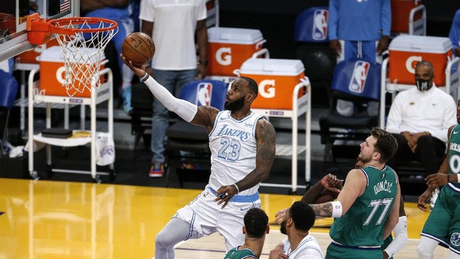 FOTO: Lakers Taklukkan Mavericks