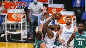 FOTO: Lakers Taklukkan Mavericks