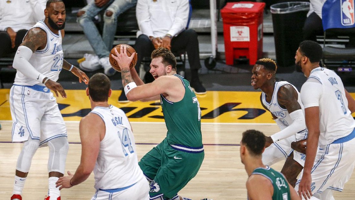 FOTO: Lakers Taklukkan Mavericks