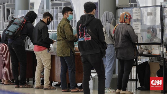 PT KAI (Persero) belum membatasi perjalanan kereta api hingga 30 April 2021 nanti. Penjualan tiket bahkan masih dilakukan hingga akhir bulan ini.