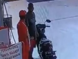 Jangan Ditiru! Pemotor Ludahi Petugas SPBU di Semarang