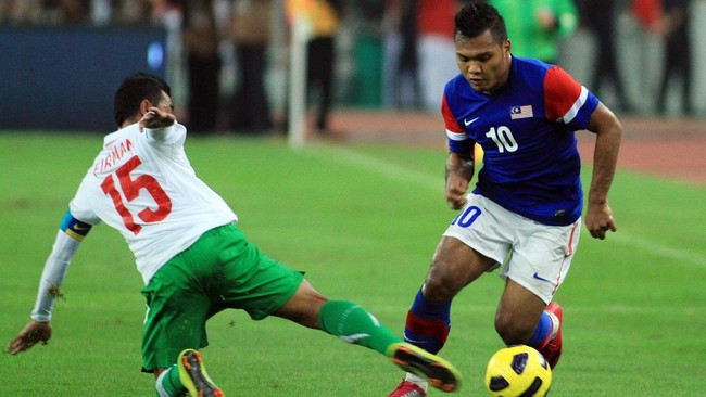 Safee Sali Lelang Sepatu Bersejarah yang Bobol Indonesia di AFF 2010 Legenda timnas Malaysia, Safee Sali memutuskan melelang sepatu bersejarah yang digunakan saat membobol gawang Timnas Indonesia di Piala AFF 2010.