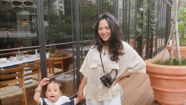 Rachel Vennya unggah foto lepas hijab. Rachel Vennya