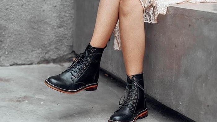 Upgrade Gaya Kamu dengan 5 Rekomendasi Sepatu Boots Lokal, Harganya Mulai 100 Ribuan!