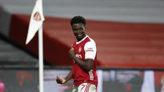 Bintang muda Arsenal Bukayo Saka dicap pembohong terkait gol indah yang dicetaknya ke gawang Chelsea, Minggu (27/12) dini hari WIB.