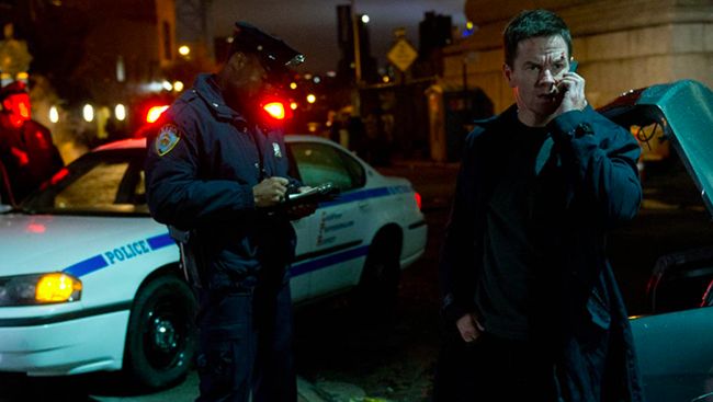 Bioskop Trans TV pada Minggu (27/12) akan menayangkan film laga Broken City yang dibintangi oleh Mark Wahlberg pada pukul 22.00 WIB.