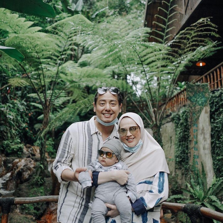 <p>5. Kita doakan semoga baby Shaquille selalu diberikan kesehatan dan tumbuh menjadi anak yang berbakti pada orang tuanya ya, Bunda. Aamiin. (Foto: Instagram @cutratumeyriska)</p>