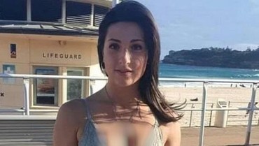 Pakai Baju Kelewat Seksi, Turis Wanita Ini Diusir dari Restoran