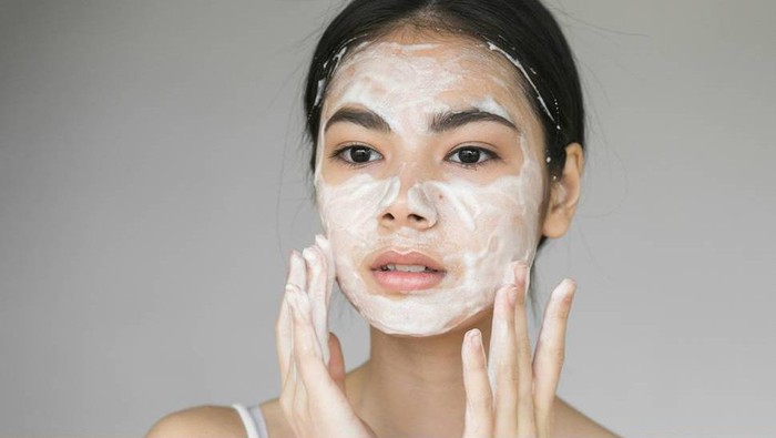 Mulai Sekarang Cuci Muka Pakai Air Dingin Aja, Banyak Manfaatnya!