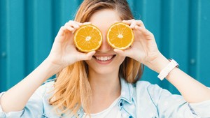 Rekomendasi Serum Vitamin C, Mampu Memudarkan Flek Hitam pada Wajah!
